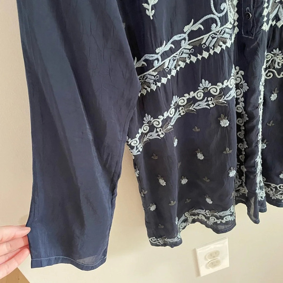 Johnny Was Blue Floral Embroidered Long Sleeve Tunic Blouse - Size Small - Picture 4 of 8